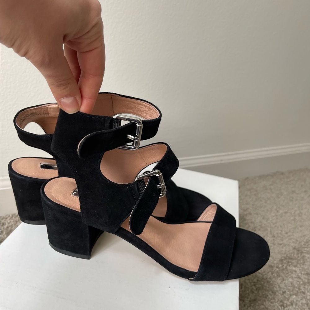 HALOGEN Black Faux Suede Heel Women Sandal Size 8.5M - Picture 6 of 11